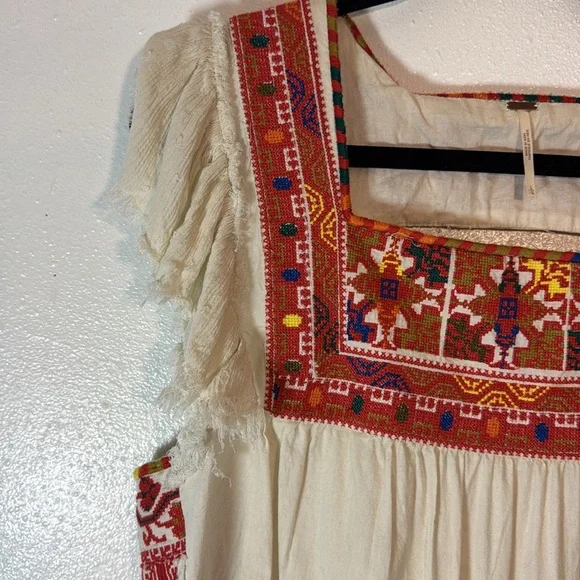 Free People (Large) beautifully embroidered (cross stitch) mini dress - Picture 11 of 11